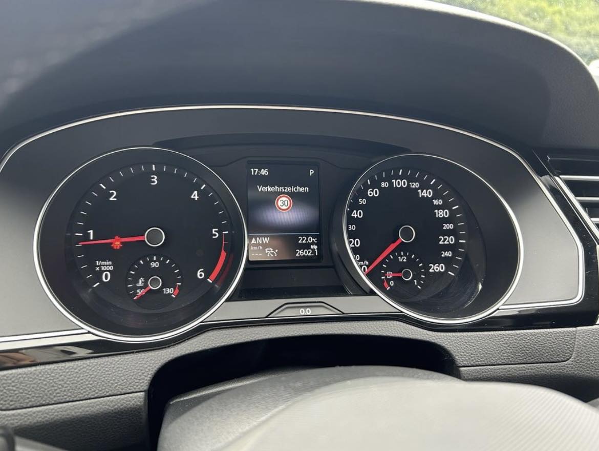 Volkswagen Passat Variant Elegance 4Motion Shz Matrix ACC – Image 3