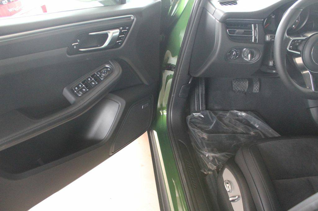 Porsche Macan Panorama/RCam/BOSE/Alcantara/Memory – Image 7