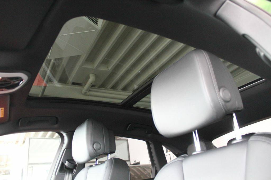 Porsche Macan Panorama/RCam/BOSE/Alcantara/Memory – Image 6