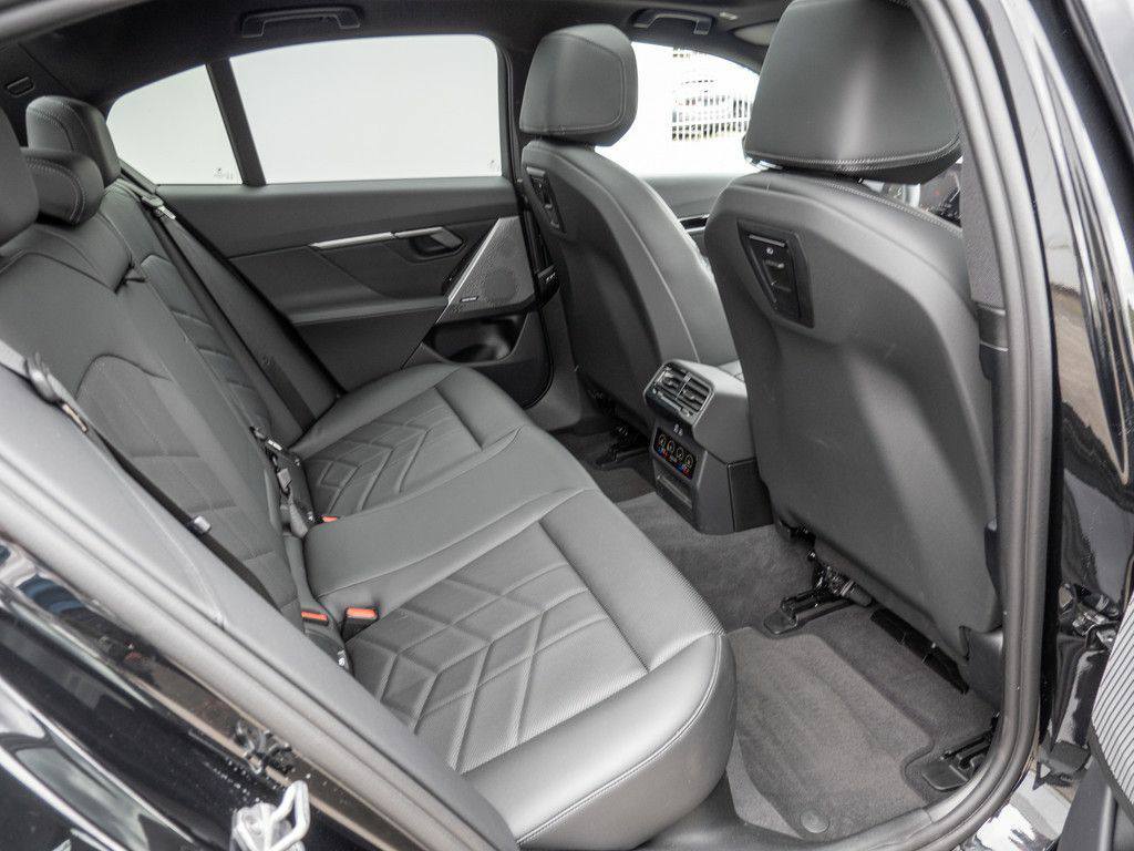 BMW 520i M-Sport PANO+AHK – Image 8