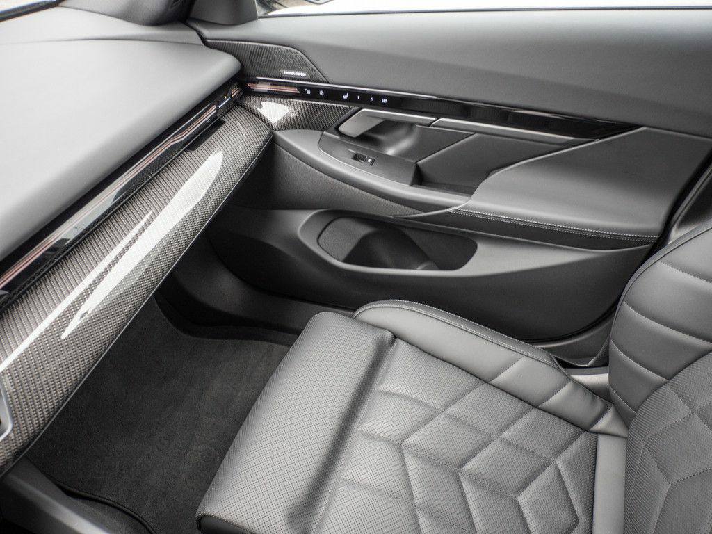 BMW 520i M-Sport PANO+AHK – Image 6