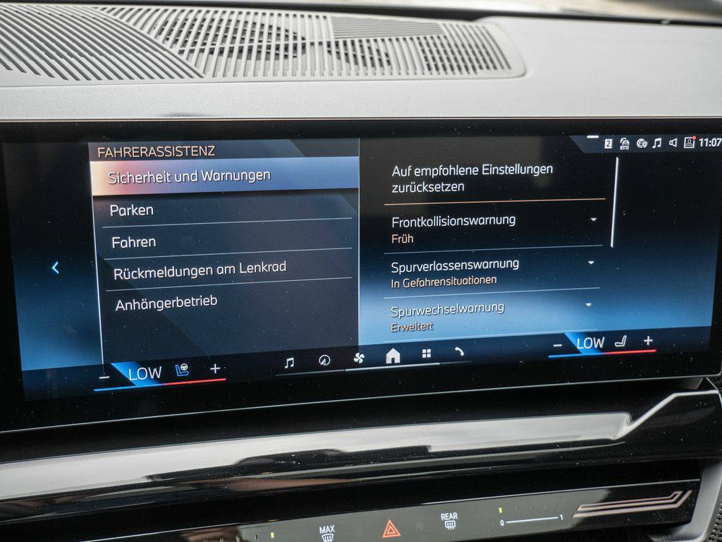 BMW 520i M-Sport PANO+AHK – Image 13