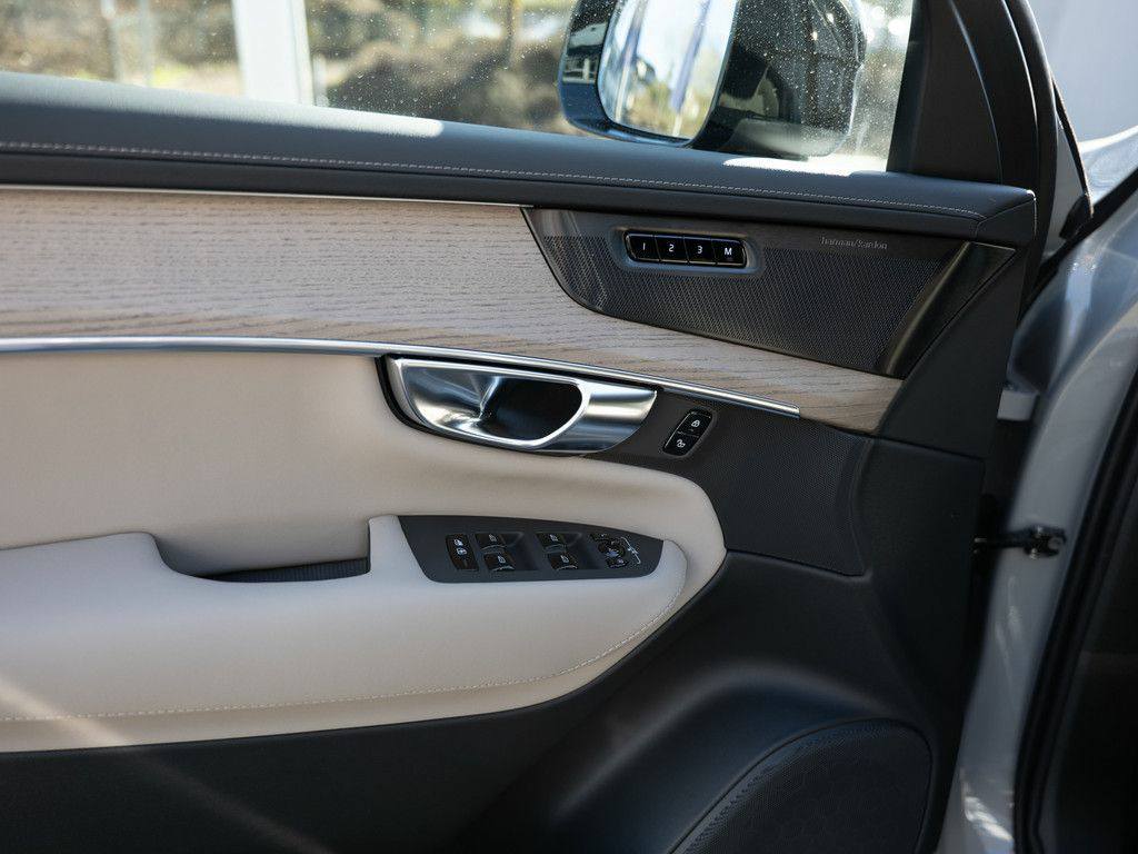 Volvo XC90 T8 Plus Dark Recharge AWD 7-PLACES FACEL – Image 8