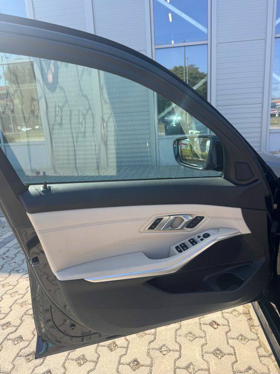 BMW 320i M Sport pro / Service inclusive – Image 11