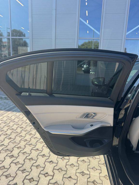 BMW 320i M Sport pro / Service inclusive – Image 10