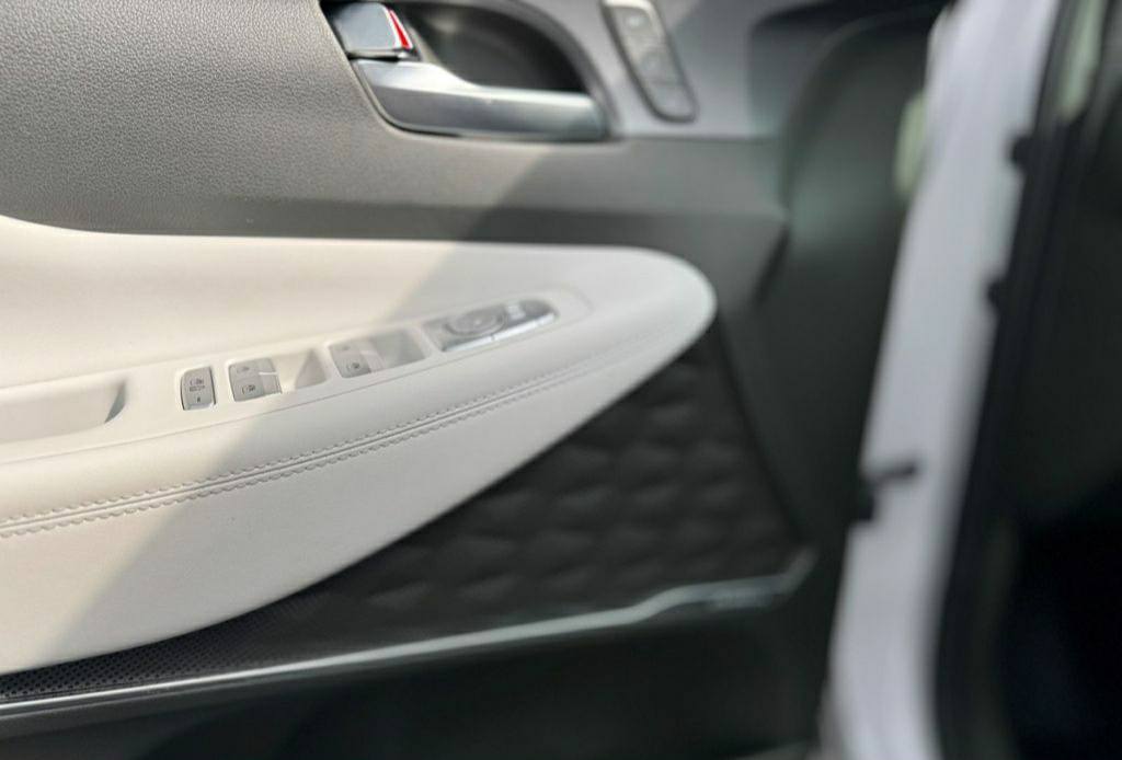 Hyundai Santa Fe Signature Plug-In Hybrid – Image 13