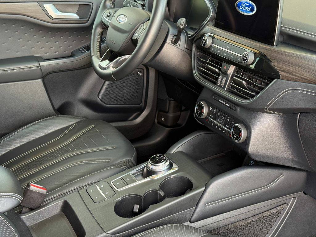 Ford Kuga Plug-In Hybrid 2.5 – Image 11