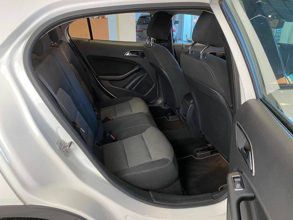 Mercedes-Benz GLA 200 CDI – Image 13