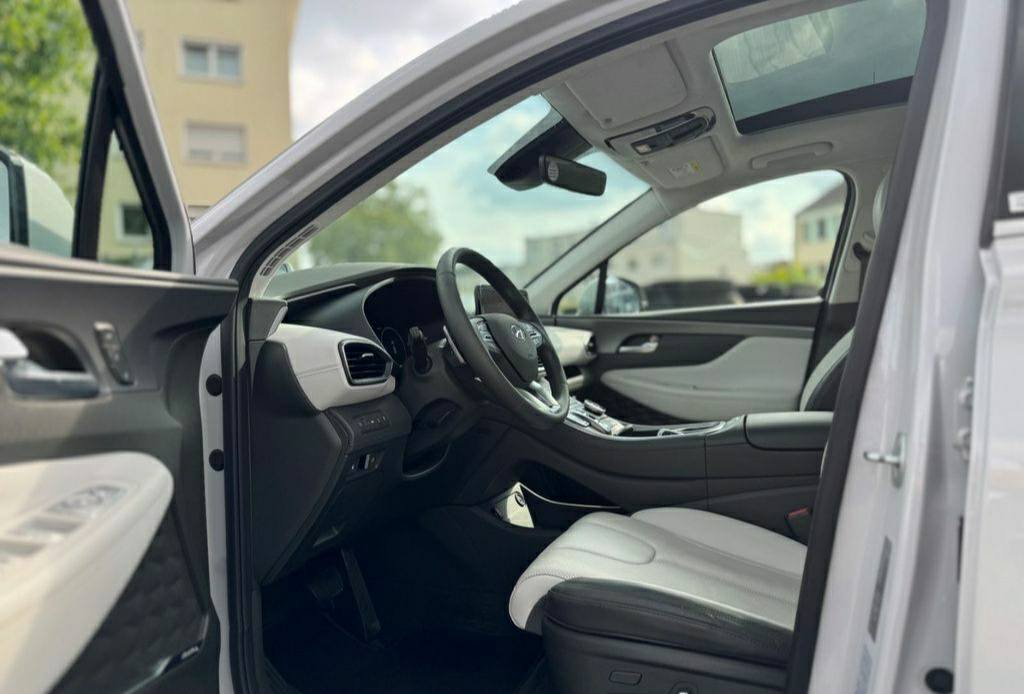 Hyundai Santa Fe Signature Plug-In Hybrid – Image 22