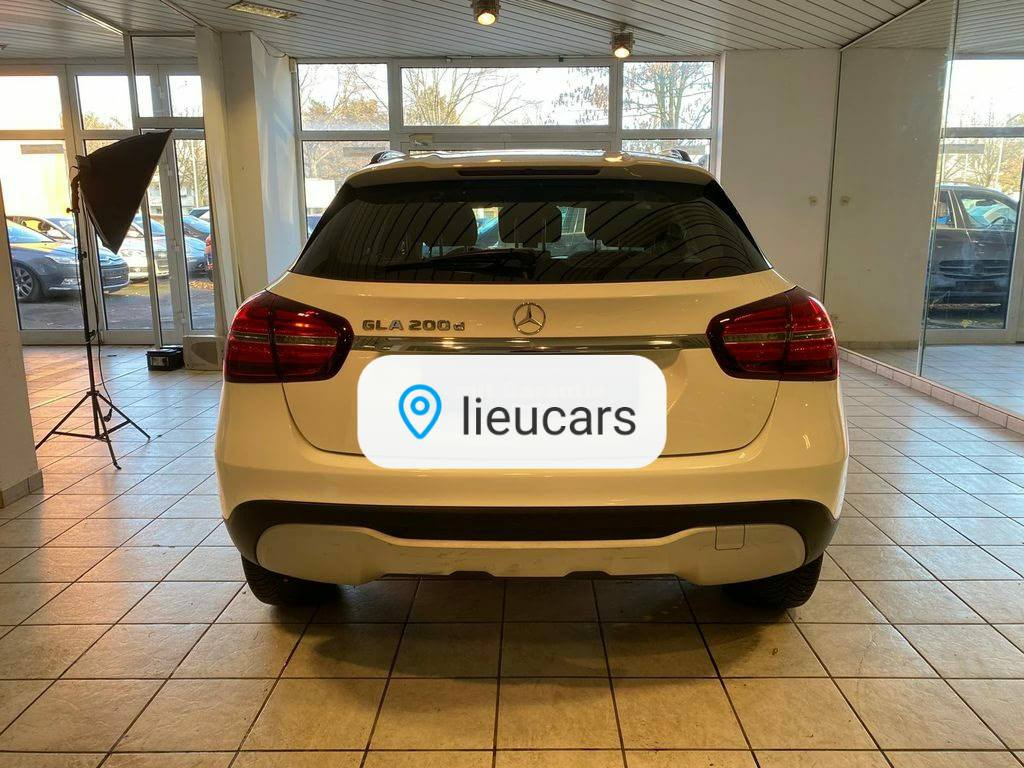 Mercedes-Benz GLA 200 CDI – Image 11