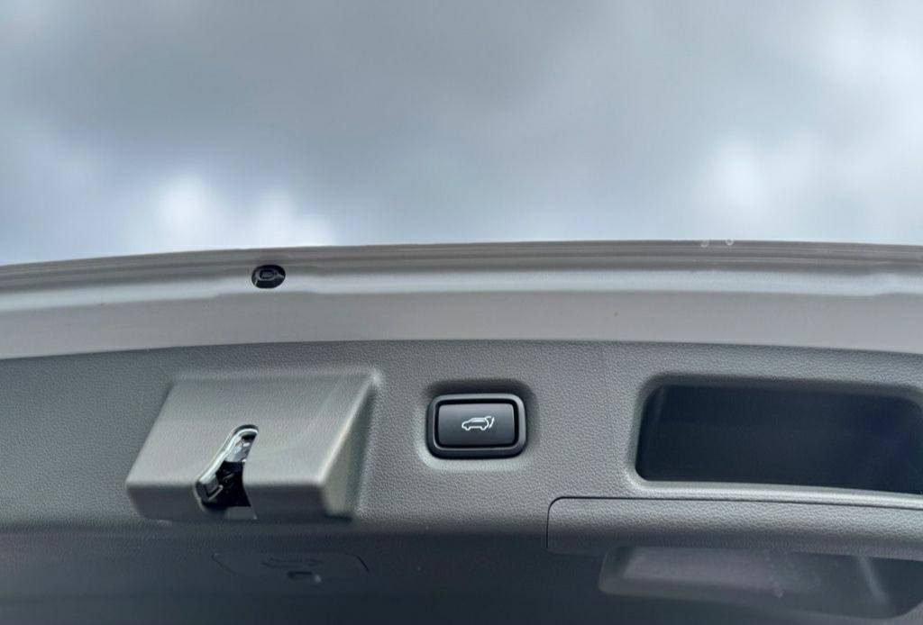 Hyundai Santa Fe Signature Plug-In Hybrid – Image 19