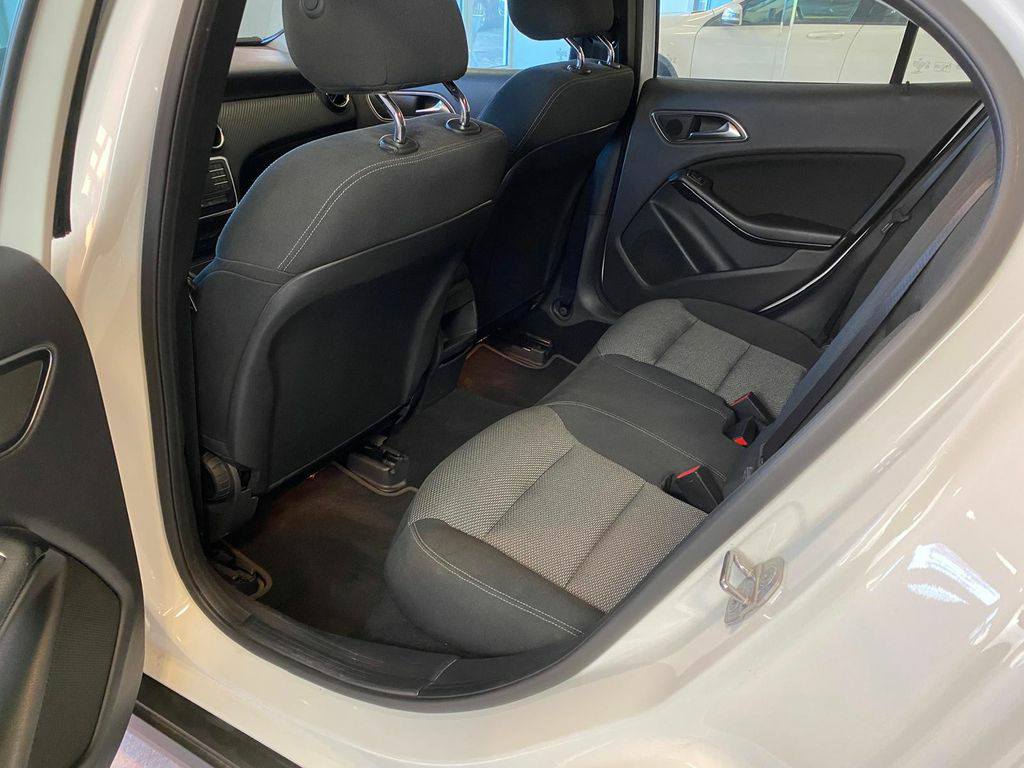 Mercedes-Benz GLA 200 CDI – Image 9