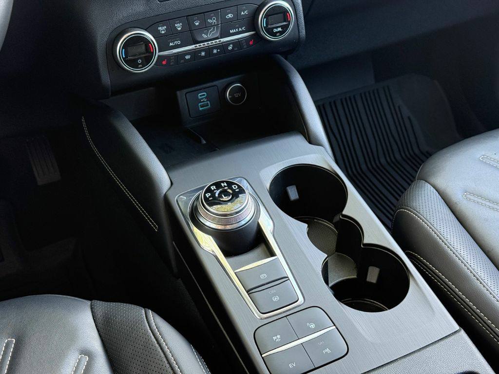 Ford Kuga Plug-In Hybrid 2.5 – Image 2