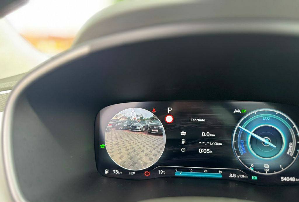 Hyundai Santa Fe Signature Plug-In Hybrid – Image 18