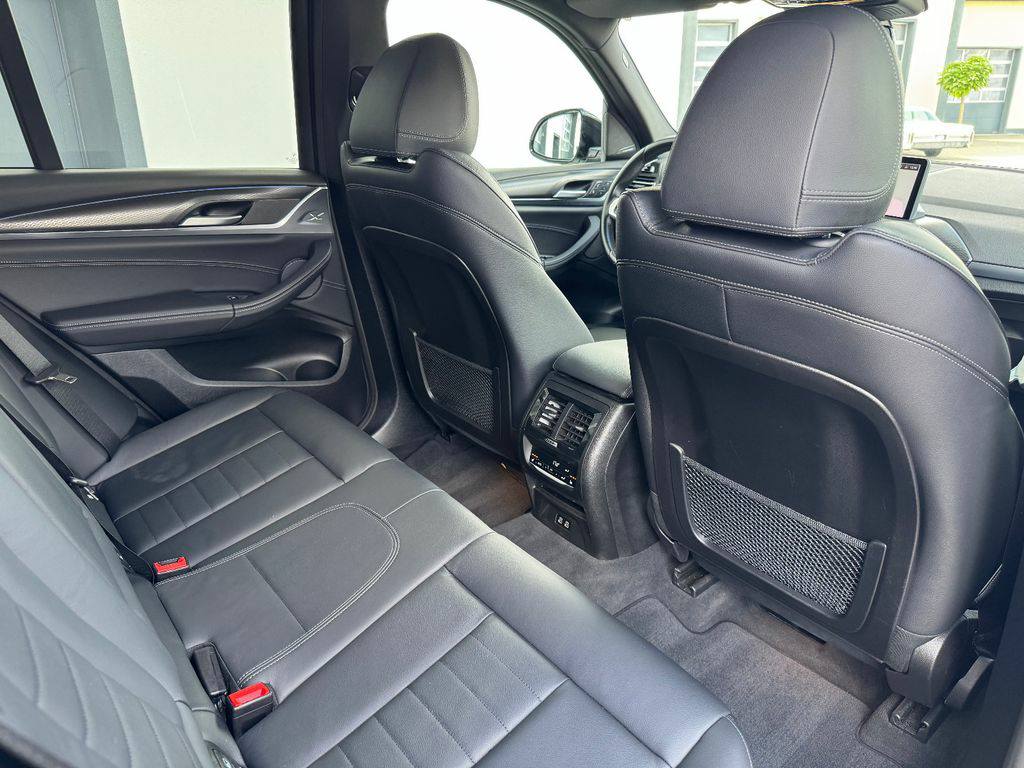 BMW X3 xDrive 30e M-SPORT – Image 11